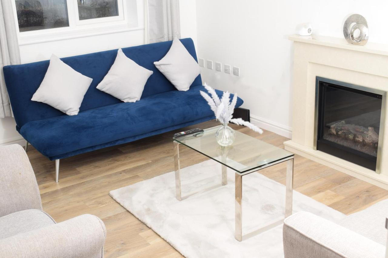 Modern 3 Bed House Apartment Wolverhampton Exterior photo